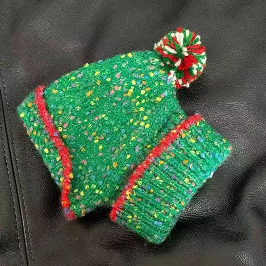 Christmas Knit Hat for Large Dogs – Festive Green & Red Winter Accessory